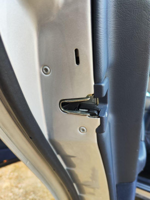 CERRADURA PUERTA TRASERA IZQUIERDA