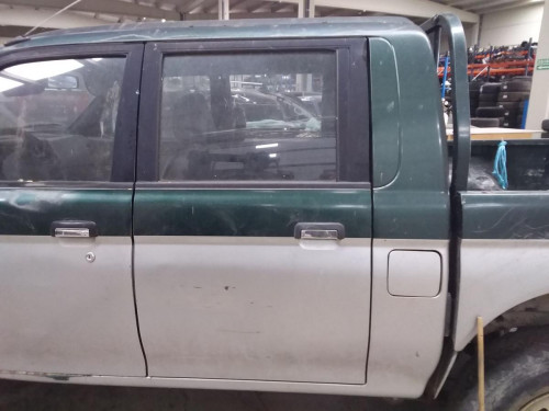 PUERTA TRASERA IZQUIERDA Mitsubishi L200 (K70) 