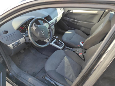 OPEL ASTRA H BERLINA