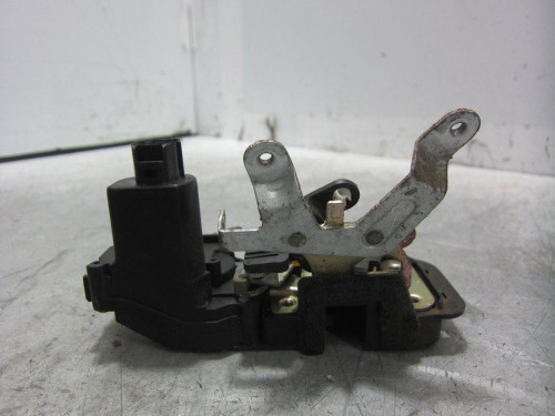  CERRADURA PUERTA DELANTERA DERECHA KIA CERATO (LD) 