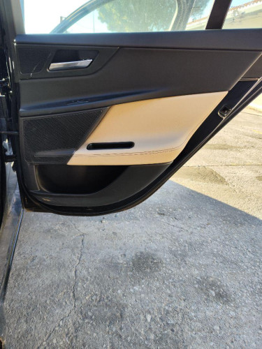 GUARNECIDO PUERTA TRASERA DERECHA Jaguar XE 