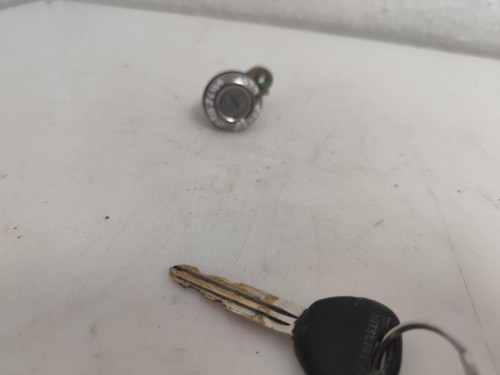  BOMBIN PUERTA DELANTERA DERECHA MITSUBISHI 
