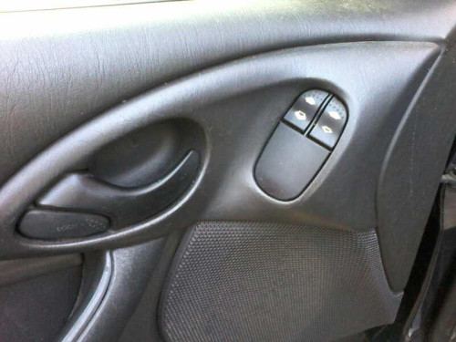  FORD FOCUS BERLINA (CAK) 