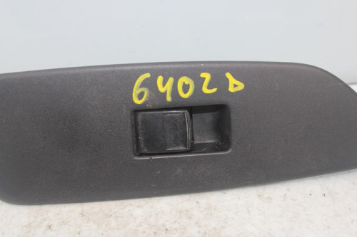 MANDO ELEVALUNAS DELANTERO DERECHO Toyota AURIS (E15) 