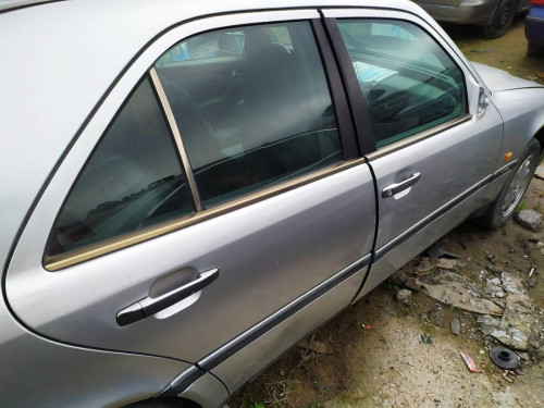  MERCEDES-BENZ CLASE C (BM 202) BERLINA 