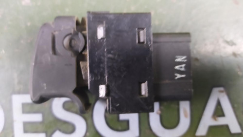 MANDO ELEVALUNAS TRASERO IZQUIERDO Kia CARENS (RS) 