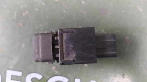 MANDO ELEVALUNAS TRASERO IZQUIERDO Kia CARENS (RS) 
