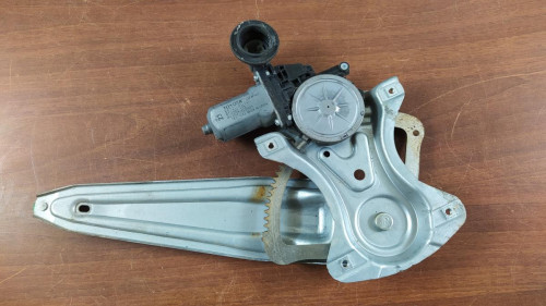 ELEVALUNAS TRASERO DERECHO TOYOTA YARIS (KSP1/NLP1/NSP1) 