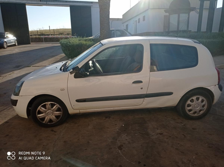 Renault Clio II Fase II (B/CB0)(2001->) SIN IDENTIFICAR