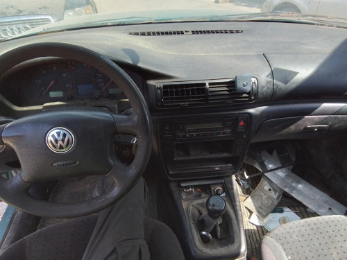  VOLKSWAGEN PASSAT BERLINA (3B2) 