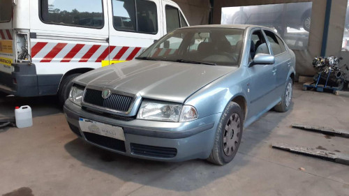  SKODA OCTAVIA BERLINA (1U2) 
