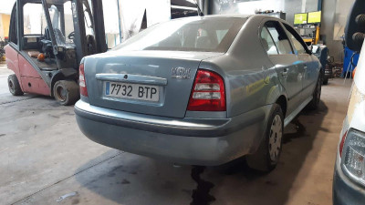 SKODA OCTAVIA BERLINA (1U2)