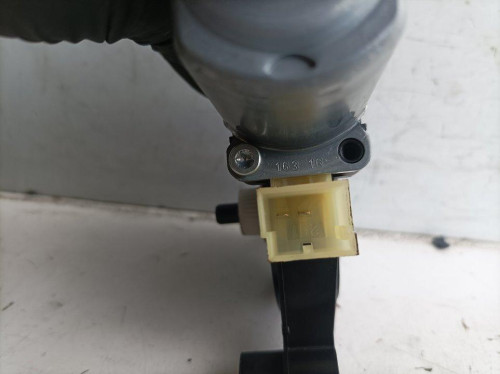  MOTOR ELEVALUNAS TRASERO IZQUIERDO 