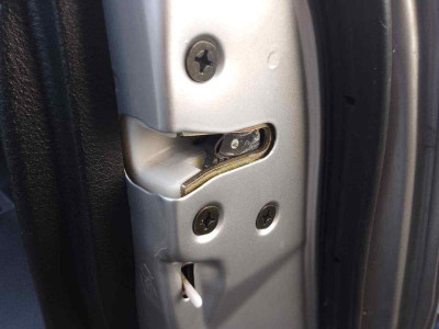 CERRADURA PUERTA TRASERA DERECHA
