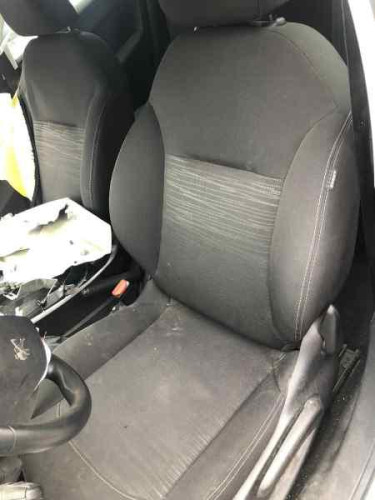 PEUGEOT 208 — vehículo donante para recambios 