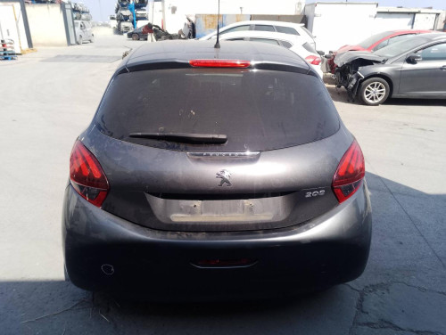 PEUGEOT 208 — vehículo donante para recambios 