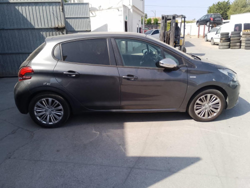 PEUGEOT 208 — vehículo donante para recambios 