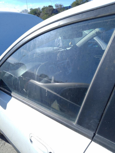 LUNA DELANTERA IZQUIERDA Kia RIO (JB) 