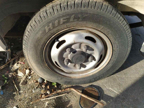 LLANTA Ford TRANSIT COMBI (FY) 