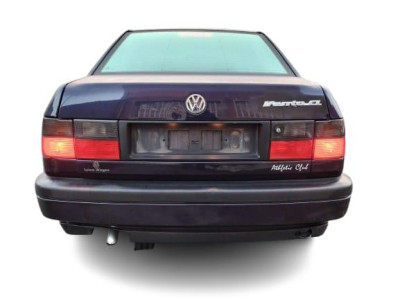 VOLKSWAGEN VENTO (1H2)