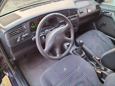 VOLKSWAGEN VENTO (1H2)