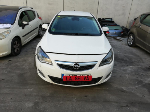 OPEL ASTRA J BERLINA 5P — vehículo donante para recambios 