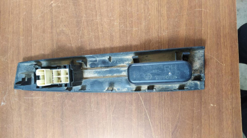 MANDO ELEVALUNAS TRASERO DERECHO Toyota YARIS (KSP1/NLP1/NSP1) 