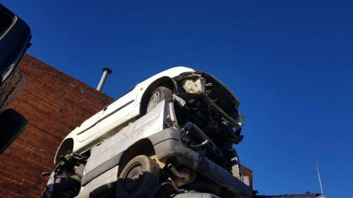 PEUGEOT 206 — vehículo donante para recambios 