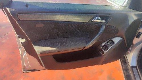  MERCEDES-BENZ CLASE C (BM 203) BERLINA 