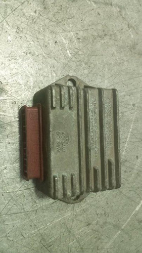 REGULADOR DE CORRIENTE PIAGGIO (VESPA) ZIP 