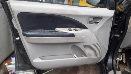 MITSUBISHI GRANDIS (NA0W) — vehículo donante para recambios 
