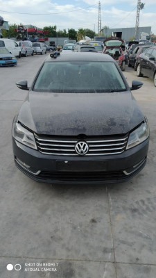 VOLKSWAGEN PASSAT BERLINA (362)