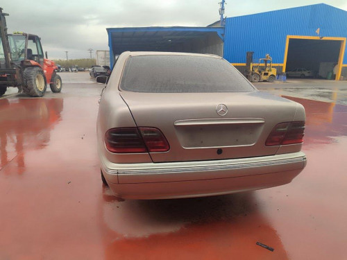  MERCEDES-BENZ CLASE E (BM 210) FAMILIAR 