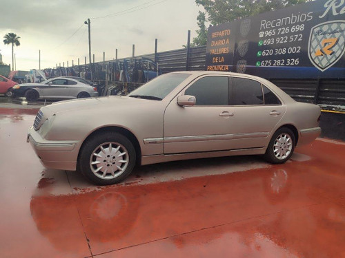 MERCEDES-BENZ CLASE E (BM 210) FAMILIAR 