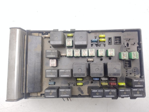 CAJA RELES / FUSIBLES Chrysler VOYAGER (RG) 