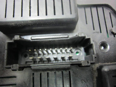 CAJA RELES / FUSIBLES