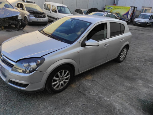 OPEL ASTRA H BERLINA — vehículo donante para recambios 