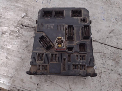CAJA RELES / FUSIBLES