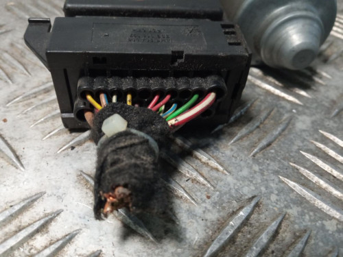  MOTOR ELEVALUNAS DELANTERO DERECHO 