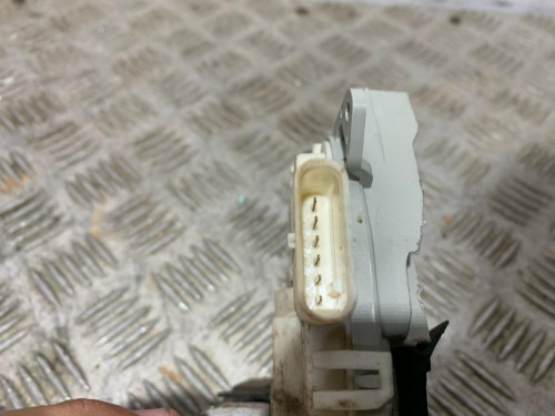 CERRADURA PUERTA DELANTERA DERECHA 