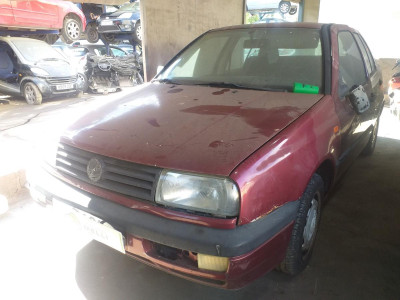 VOLKSWAGEN VENTO (1H2)