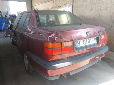 VOLKSWAGEN VENTO (1H2)