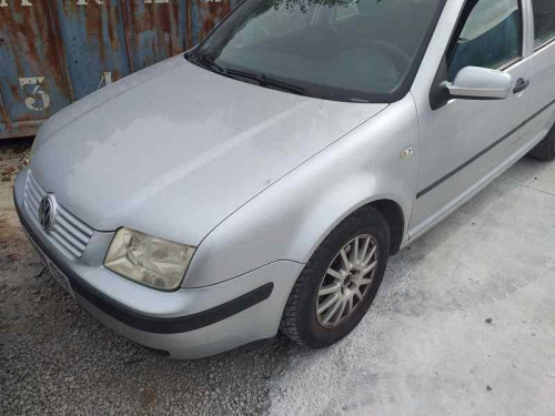  VOLKSWAGEN BORA BERLINA (1J2)(1998) 