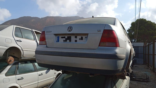  VOLKSWAGEN BORA BERLINA (1J2)(1998) 