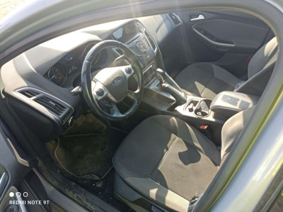 FORD FOCUS BERLINA (CB8)