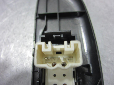 MANDO ELEVALUNAS DELANTERO DERECHO, TOYOTA, YARIS (NCP1/NLP1/SCP1)