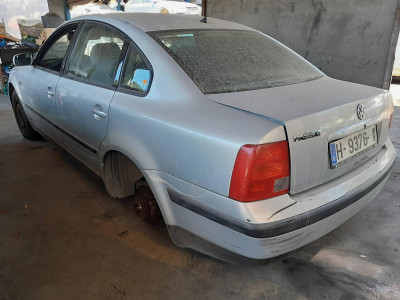 VOLKSWAGEN PASSAT BERLINA (3B2)