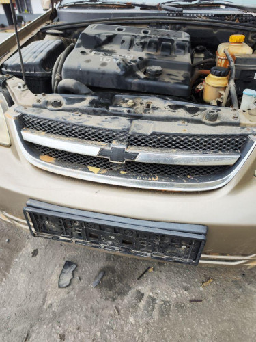 REJILLA DELANTERA CHEVROLET LACETTI 