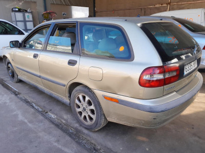 VOLVO V40 FAMILIAR
