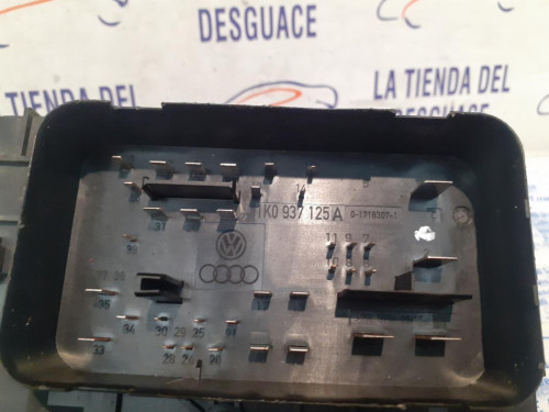  CAJA RELES / FUSIBLES 